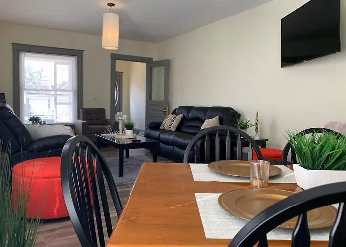 5Br Niagara Getaway Prime Location-Sleeps 10