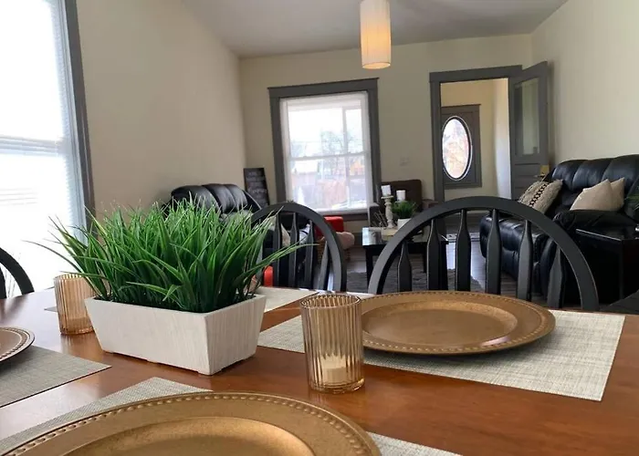 5Br Niagara Getaway Prime Location-Sleeps 10