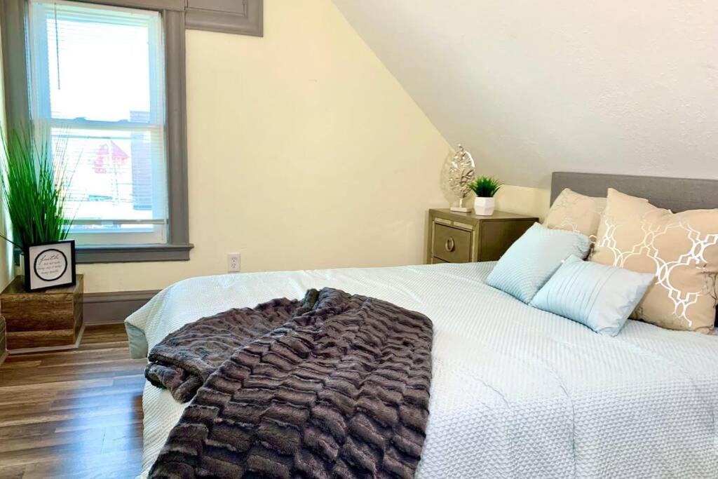 5br Niagara Getaway Prime Location-sleeps 10 *