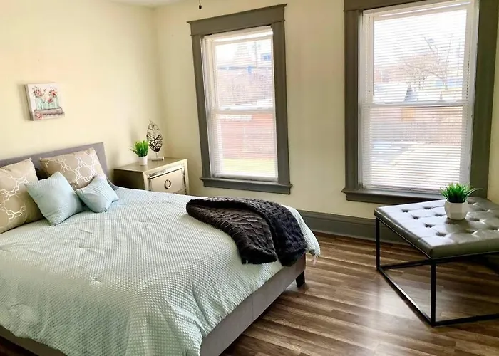 5Br Niagara Getaway Prime Location-Sleeps 10