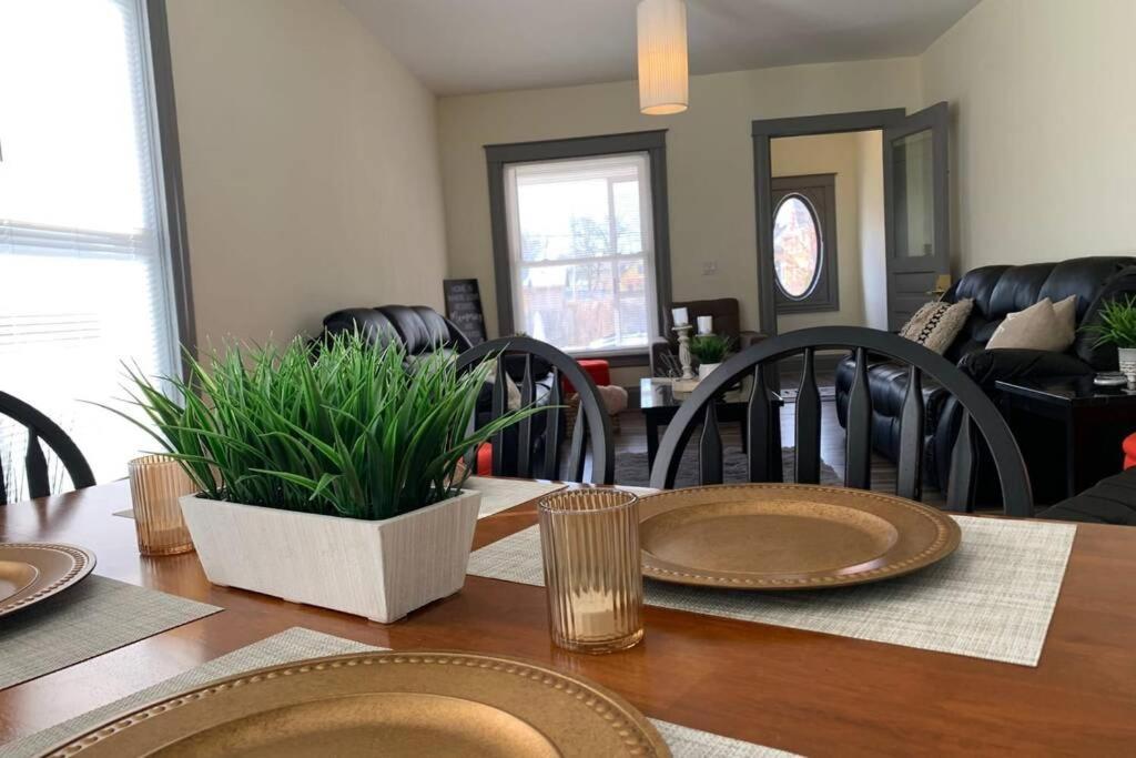 5br Niagara Getaway Prime Location-sleeps 10