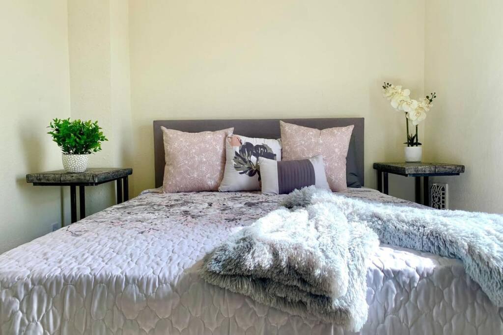 5br Niagara Getaway Prime Location-sleeps 10 *